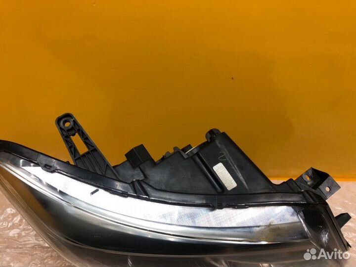 Фара правая Nissan Pathfinder R52 2012-2016