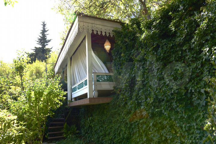 Дом 195 м² на участке 5 сот.