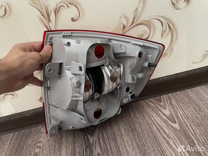 Фонарь задний левый skoda rapid