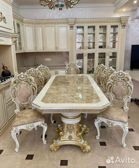 Стол и стулья