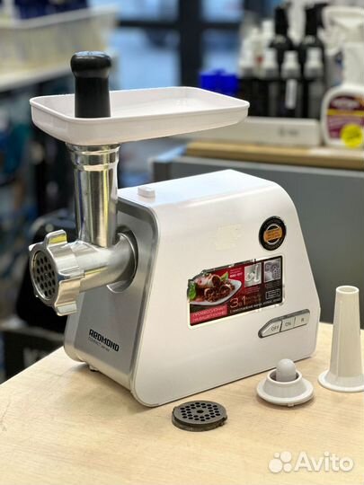 Мясорубка Redmond RMG-1217