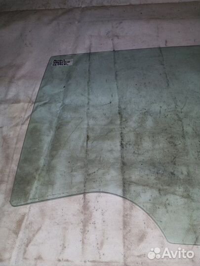 Стекло боковое заднее левое Mazda 3