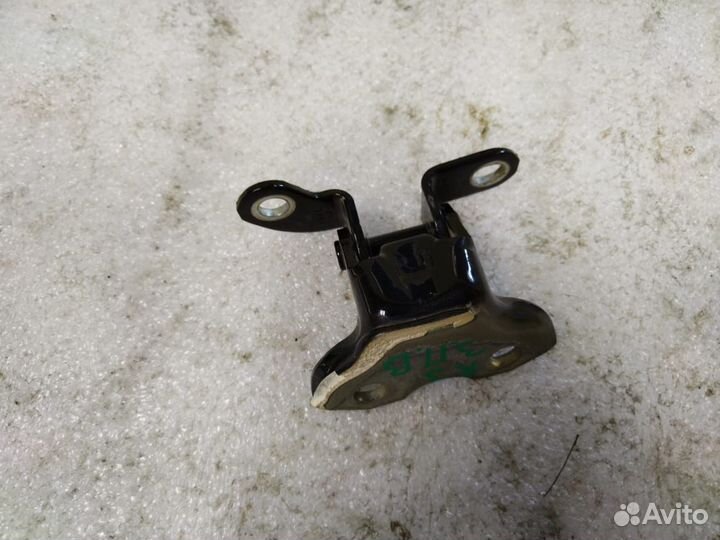 Петля задней правой двери верхняя Rav Camry Prado