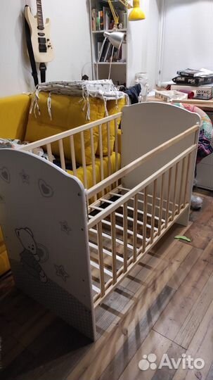 Детская кровать качалка с принтом