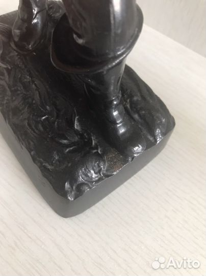 Статуэтка и подсвечники