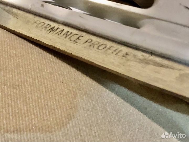 Хоккейные коньки CCM