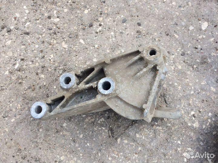 Кронштейн Кпп задний Chevrolet Cruze