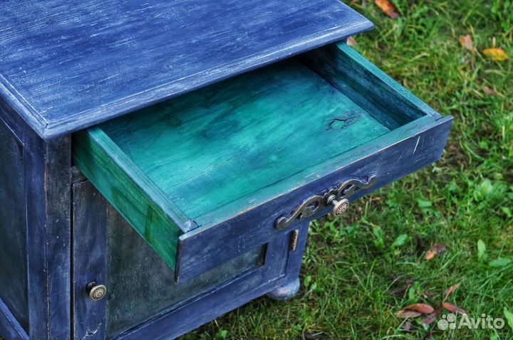 Тумбочка старая