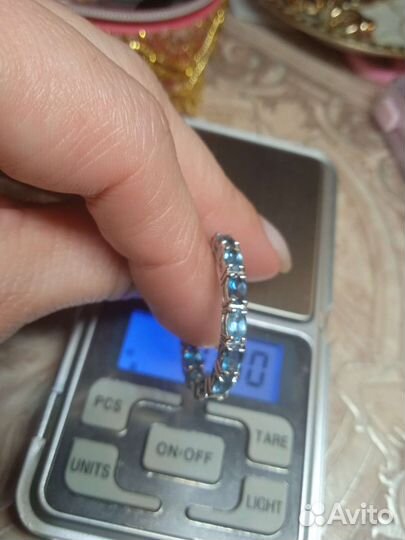 Золотые серьги с топазом