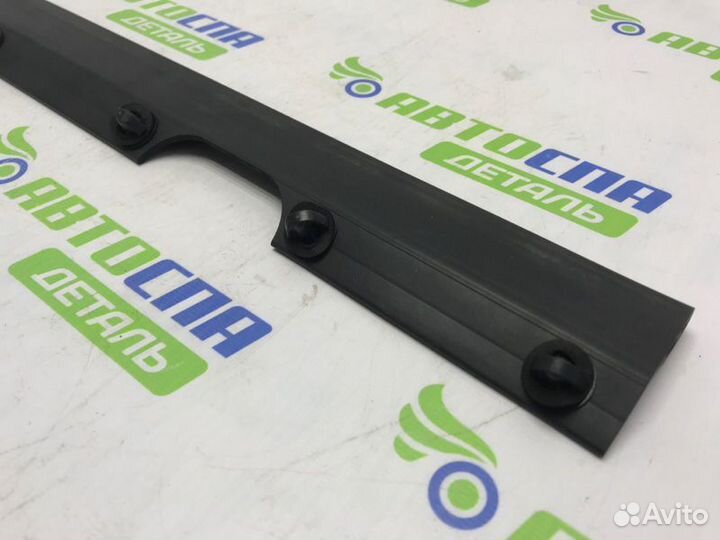 Уплотнитель крышки багажника задний Mazda Cx-30