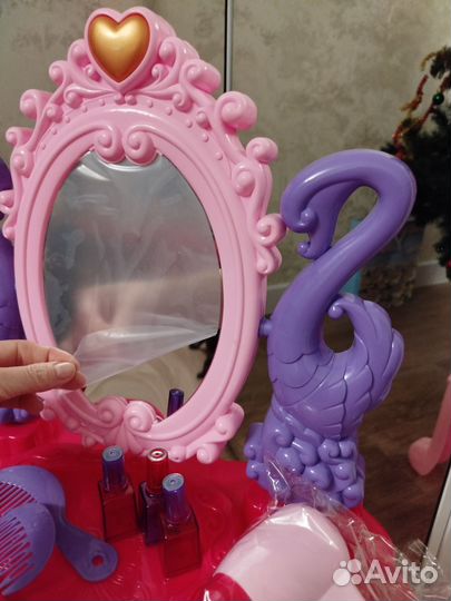 Детский туалетный столик со стулом новый