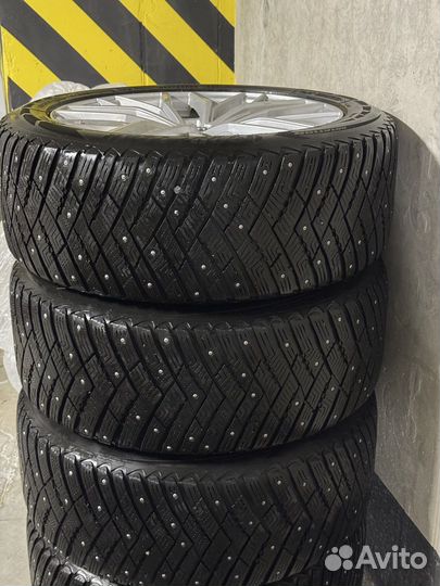 Goodyear UltraGrip 225/50 R20