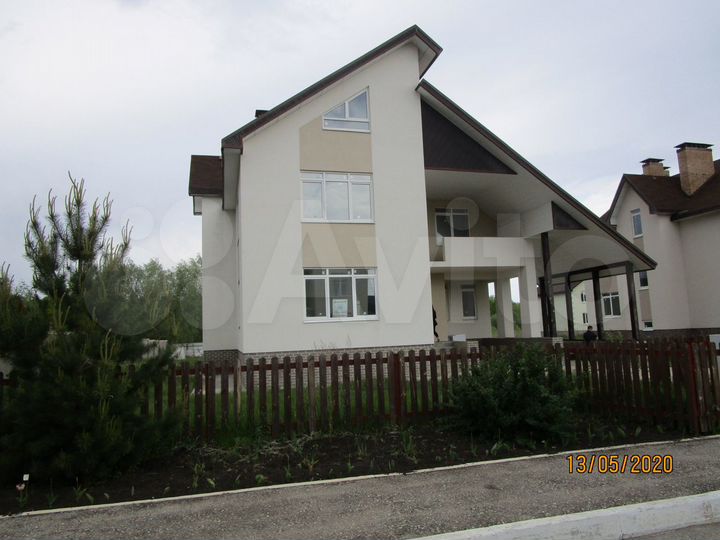 Дом 394,4 м² на участке 10,5 сот.