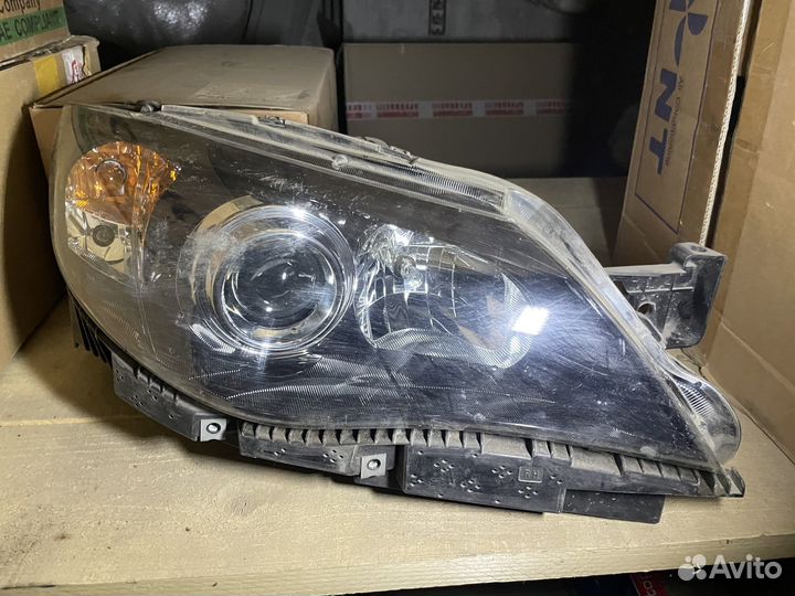 Фара правая Subaru Impreza GH черная Ксенон