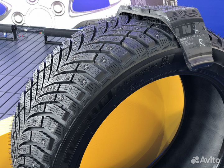 Michelin X-Ice North 4 215/65 R17 113