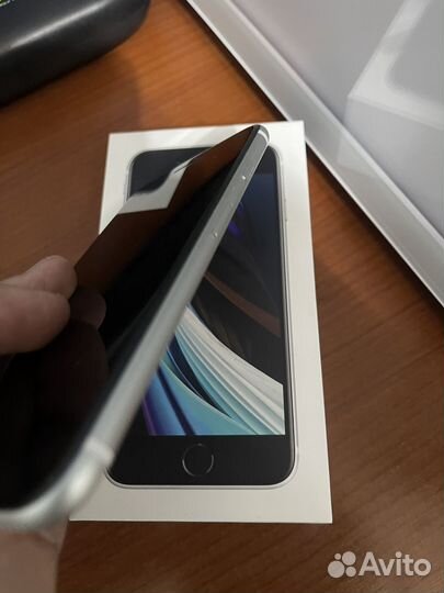 iPhone SE (2020), 64 ГБ