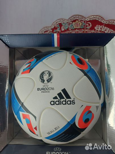 Футбольный мяч профессиональный adidas