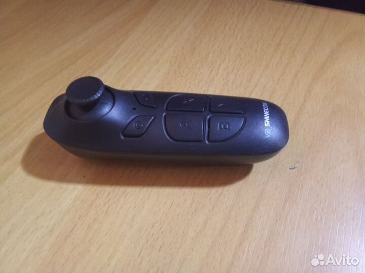 Очки виртуальной реальности с пультом