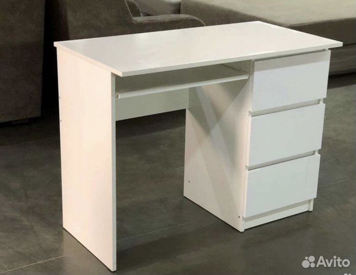 Письменный стол