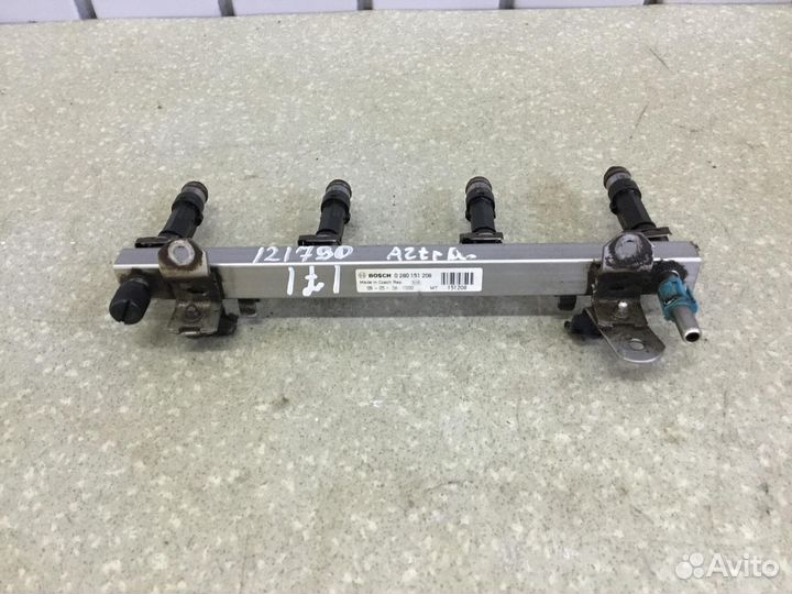 Рейка топливная (рампа) Opel Astra H Family 2004-2