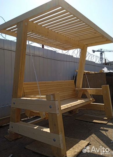 Садовые качели из дерева