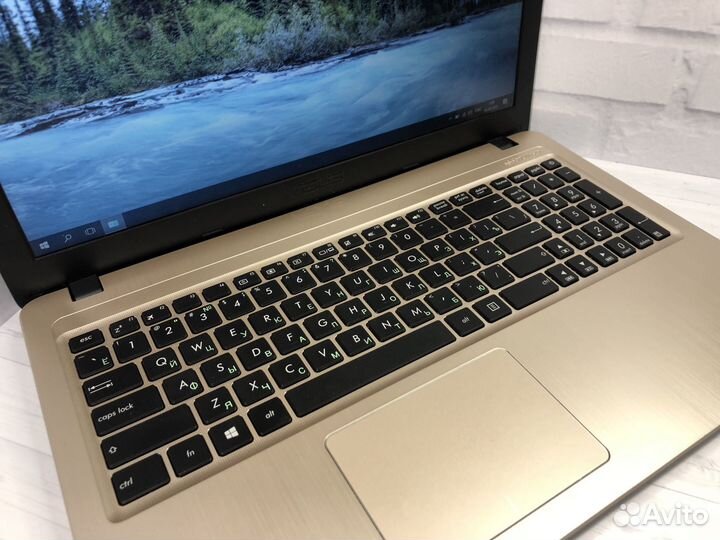 Быстрый ноутбук Asus SSD 2 ядра