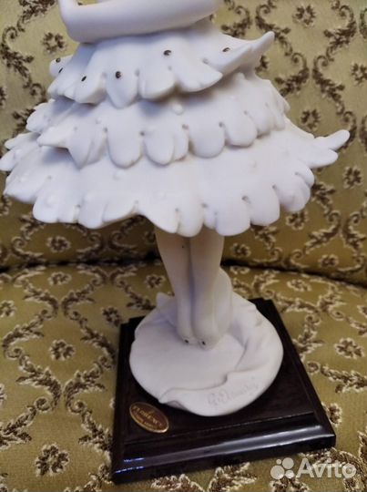 Фарфоровая статуэтка, Италия