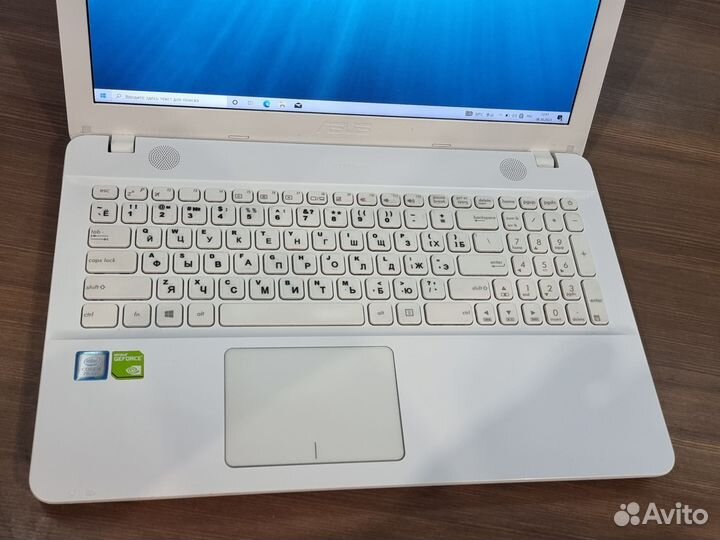 Asus тонкий белоснежный ноутбук