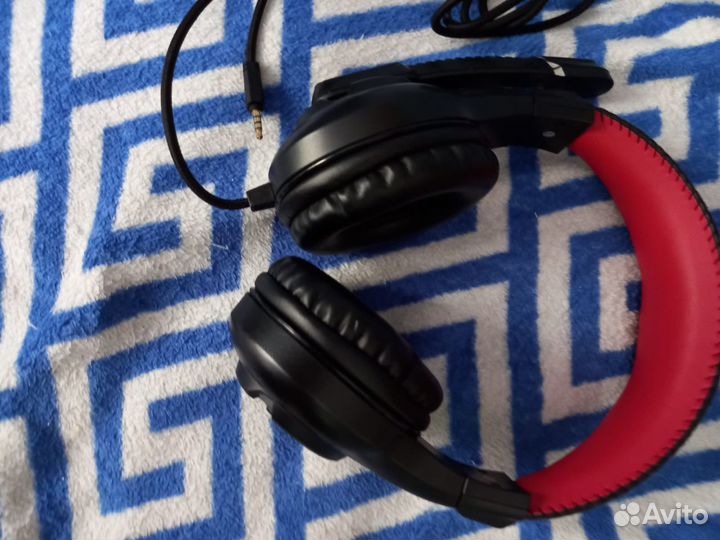 Проводные наушники с микрофоном