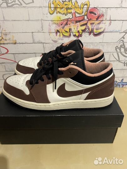 Jordan 1 Low Mocha