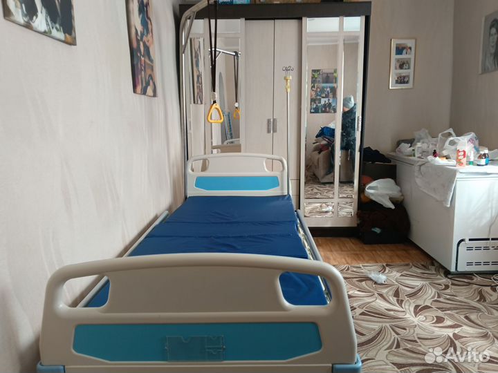 Много функциональная кровать для лежачих больных