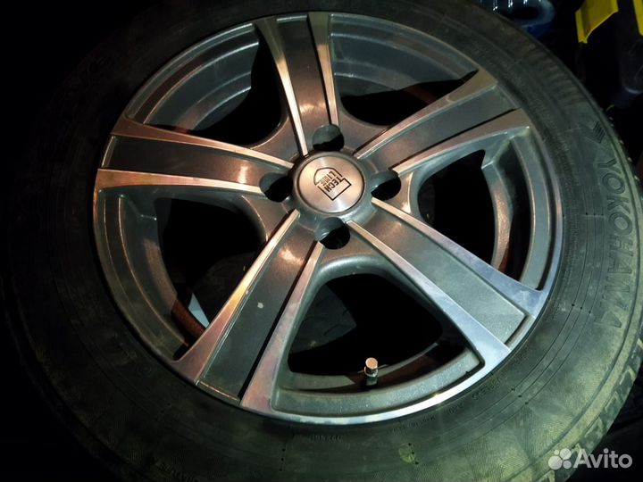 Колеса летниие Yokohama на литых дисках r15