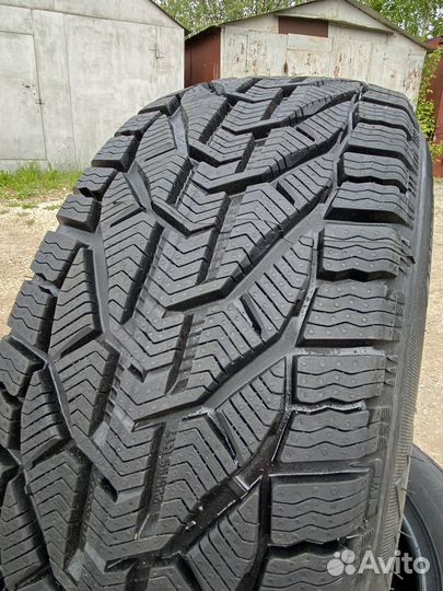 Taurus Winter 215/45 R17