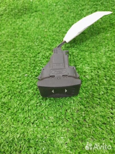 Кнопка стеклоподъемника Ford Mondeo 3 седан 1.8