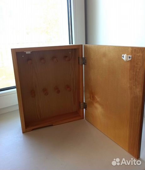 Ключница с зеркальной дверцей