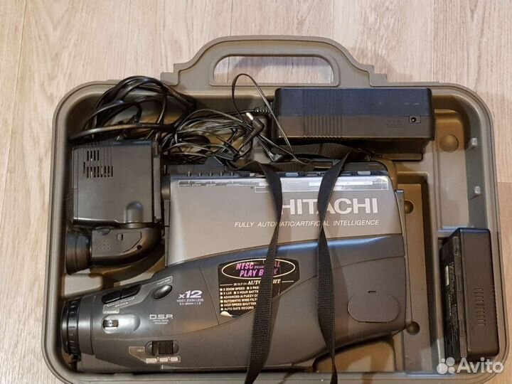 Видеокамера hitachi VM-2880E (VHS)