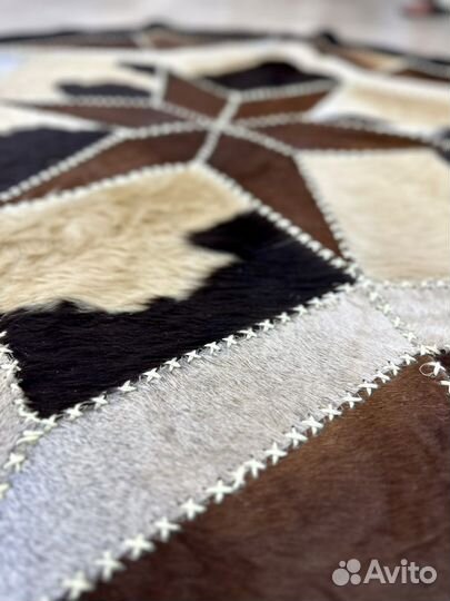 Ковер из шкуры коровы и верблюда