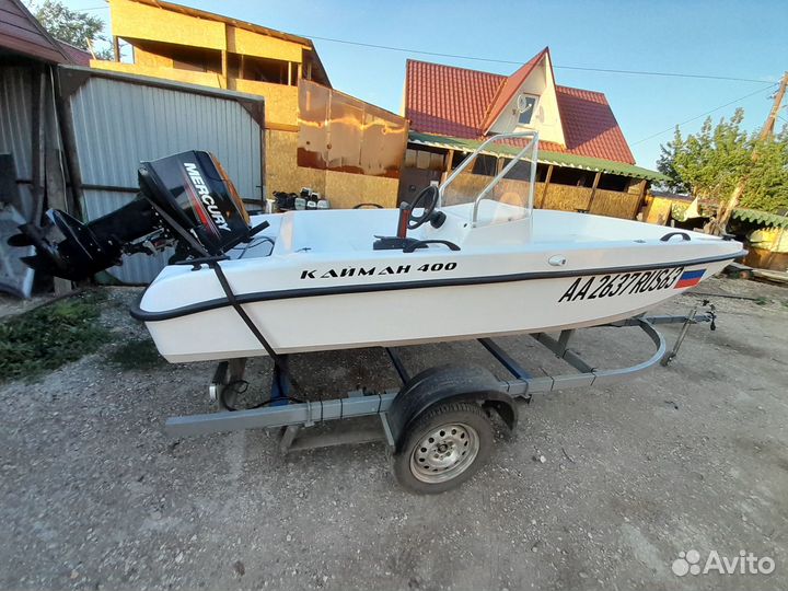 Пластиковая моторная лодка Кайман 400