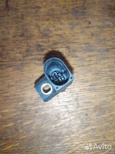 Датчик положения коленвала Mercedes Benz W211 E-K