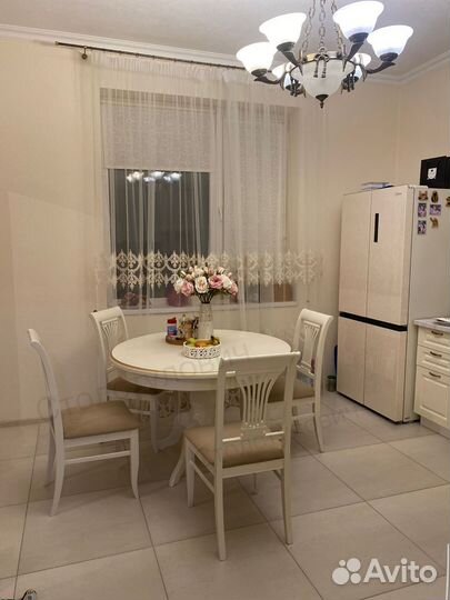 Столы и стулья