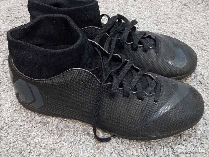 Футбольные бутсы