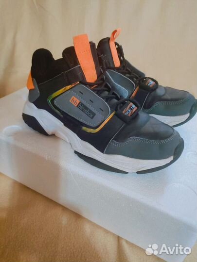 Обувь и вещи на подростка