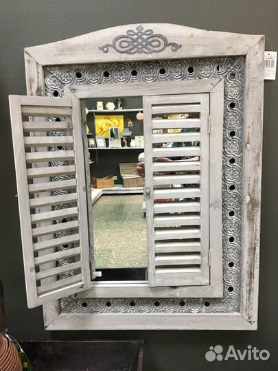 Зеркало со ставнями