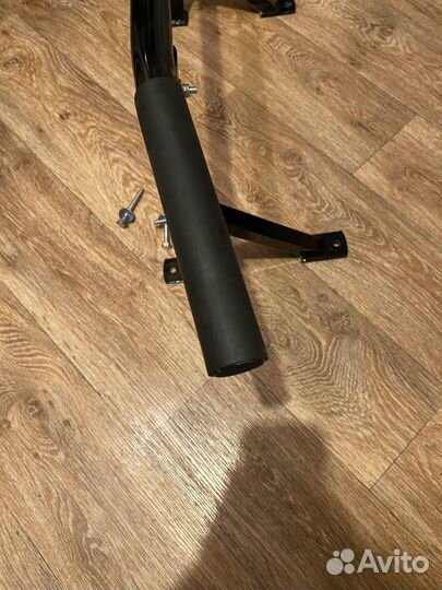 Турник настенный