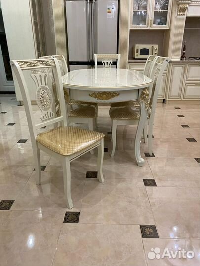 Столы и стулья