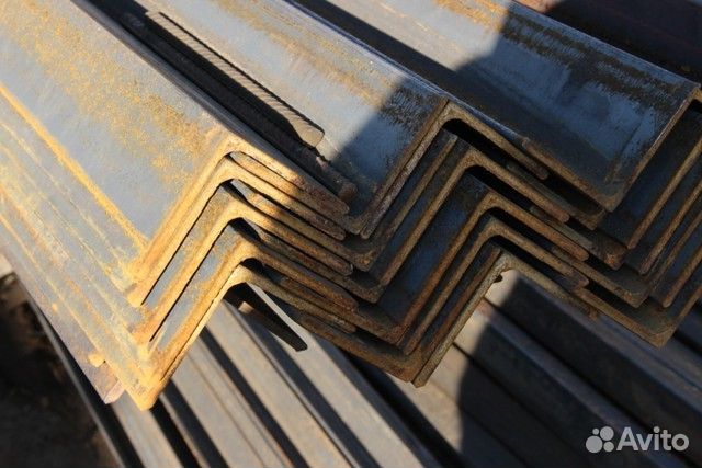 Уголок металлический 45 / 4