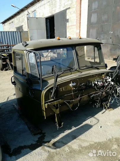 Кабина на Урал