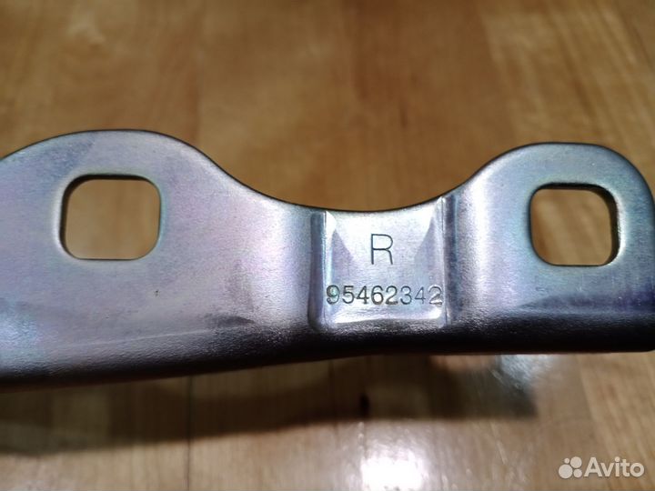 Петля капота правая Chevrolet Aveo T300