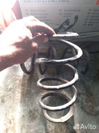 Пружины передние на Hyundai Solaris, Kia Rio 3