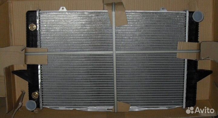 Радиатор охлаждения двигателя Volvo 850